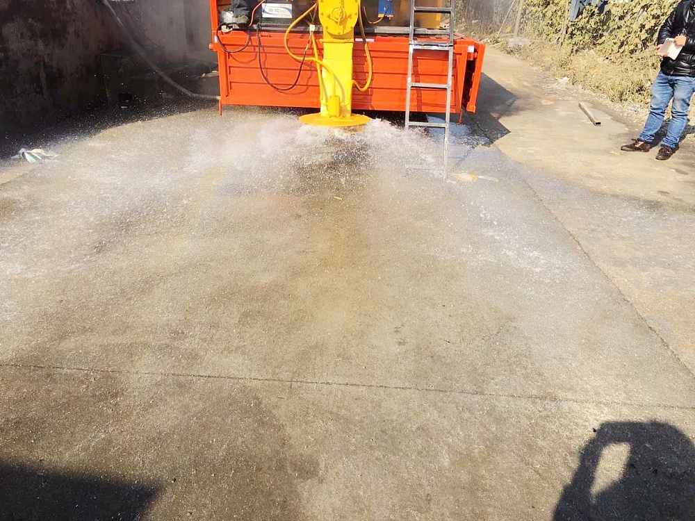 東風(fēng)大多利卡清雪融雪撒鹽車